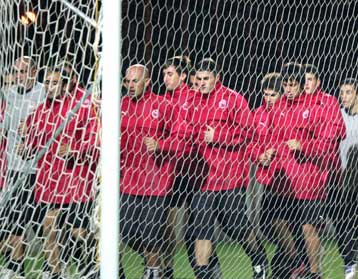 Επισκέψεις και κριτική αναμένουν οι παίκτες του Ολυμπιακού