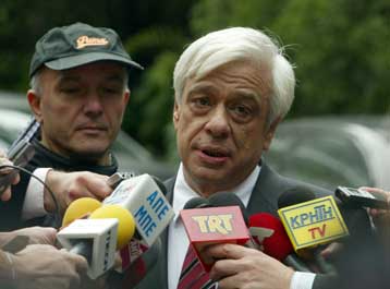 Όσο χρειαστεί θα παραμείνει η Αστυνομία στα Ζωνιανά, ξεκαθαρίζει η κυβέρνηση