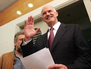 Τα βλέμματα στραμμένα στην επόμενη ημέρα μετά την εκλογή Παπανδρέου
