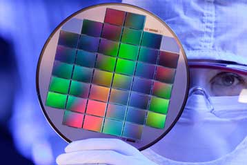 Η Intel λανσάρει νέα σειρά επεξεργαστών για διακομιστές και PC