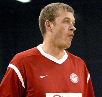 Χωρίς Τσακαλίδη στη Μόσχα ο Ολυμπιακός, νίκη θέλει ο Παπαλουκάς