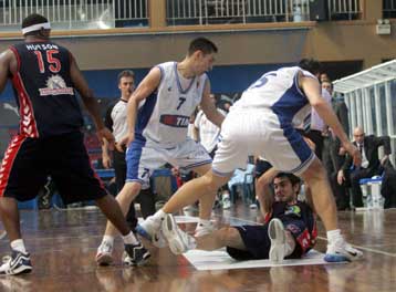 Κόντρα στον Ερυθρό Αστέρα ο Πανελλήνιος, τη Σλασκ υποδέχεται ο Πανιώνιος