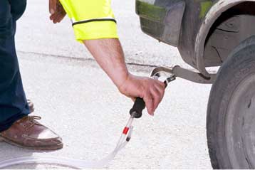 Φορολογικά κίνητρα για τη μείωση ρύπων από τα επιβατικά αναζητά η ΕΕ