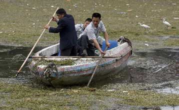 Ρεκόρ… μόλυνσης στα νερά του κινεζικού ποταμού Γιανγκτσέ