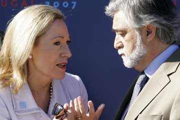 Η ΕΕ καταδικάζει την κατάσταση εκτάκτου ανάγκης στο Πακιστάν