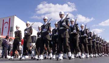 Ανοίγματα προς το κατοχικό καθεστώς στην Κύπρο επιχειρούν τα Σκόπια