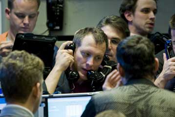 Σε αρνητικό έδαφος η Γουόλ Στριτ, σε θετικό η Ευρώπη