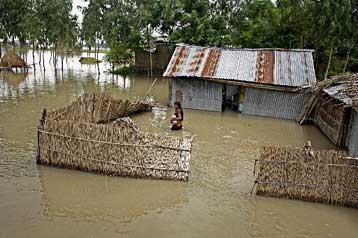 Συναγερμός στο Μπανγκλαντές λόγω επερχόμενου ισχυρού κυκλώνα