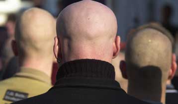 Σε δίκη πέντε νεοναζί για επίθεση κατά μεταναστών στη δυτική Γερμανία