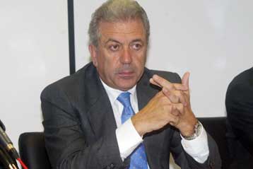 Τέσσερις στις δέκα φιάλες αίματος δεν υπόκεινται σε μοριακό έλεγχο