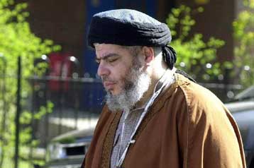 Η Βρετανία άνοιξε το δρόμο για την έκδοση του ριζοσπάστη ιμάμη Αλ Μάσρι στις ΗΠΑ