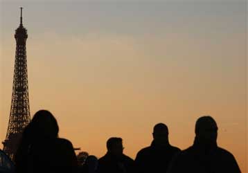 Σε διαπραγματεύσεις καλεί τα συνδικάτα ο Νικολά Σαρκοζί