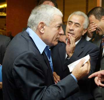 Αγνωστοι πυροβόλησαν και τραυμάτισαν ελαφρά τον Γιώργο Σιδέρη