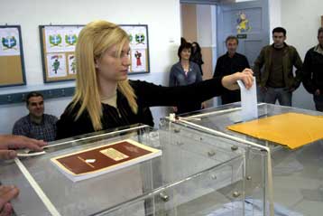 Στις ελληνικές καλένδες θέτει η κυβέρνηση τη συζήτηση για το γερμανικό μοντέλο