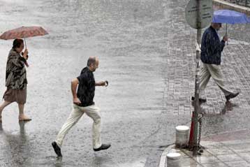 Επικίνδυνα καιρικά φαινόμενα από το βράδυ της Παρασκευής προβλέπει η ΕΜΥ