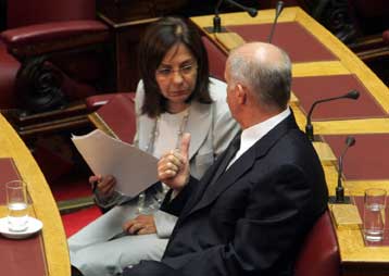 Κόντρα μεταξύ ΝΔ και ΠΑΣΟΚ για την οικονομική κατάσταση του ΙΚΑ στην τετραετία