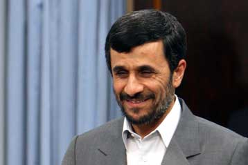 Ο Αχμαντινετζάντ απαιτεί οι ΗΠΑ να ζητήσουν συγγνώμη από το Ιράν