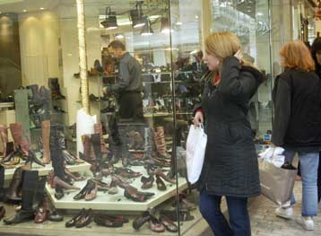 Ανοικτά καταστήματα δύο Κυριακές τον Δεκέμβριο ζητούν οι έμποροι της Αθήνας