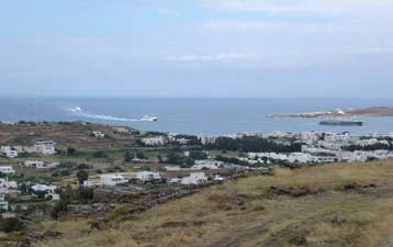 Φωτιά σε φορτηγό πλοίο στο λιμάνι της Πάρου