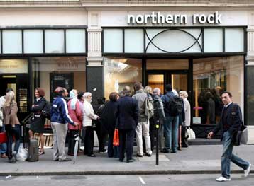 Πυκνώνουν τα σύννεφα στη διεθνή οικονομία λόγω της πιστωτικής κρίσης