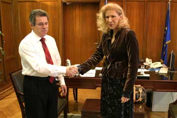 Αύξηση των ελέγχων στην αγορά εν όψει των γιορτών ζητά η υπερνομάρχης Αθηνών-Πειραιά