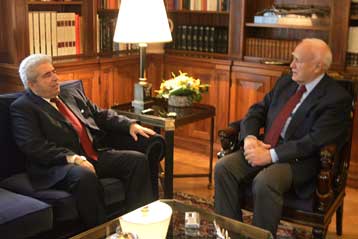 Επαφές Χριστόφια με τον Πρόεδρο της Δημοκρατίας και τον πρωθυπουργό