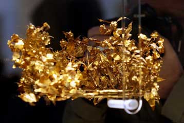 Αρχισε η δίκη της Μάριον Τρου, πρώην εφόρου του Μουσείου Γκετί, για το χρυσό στεφάνι