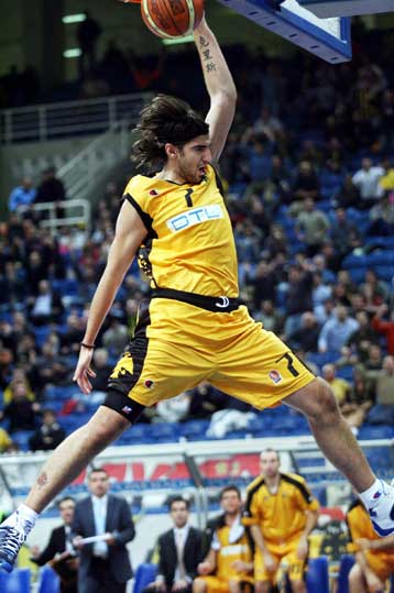 «Θέλουμε κοντά μας τον κόσμο της ΑΕΚ» δηλώνει ο Χρήστος Ταπούτος