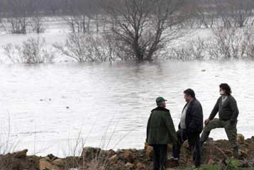 Χιλιάδες στρέμματα αγροτικών εκτάσεων έχουν πλημμυρίσει στον Έβρο