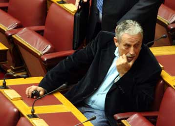 Κατάργηση της βουλευτικής σύνταξης πρότεινε ο Γιάννης Μανώλης