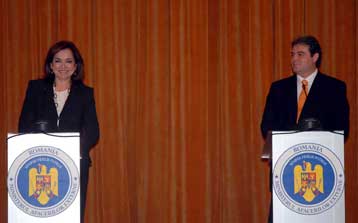 «Περιμένουμε από τα Σκόπια να διανύσουν το άλλο μισό της διαδρομής» επανέλαβε η ΥΠΕΞ