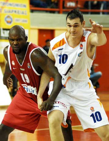 Πρόστιμα 7 και 5 χιλιάδων ευρώ σε Ολυμπιακό και Ολύμπια Λάρισας αντίστοιχα