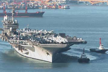 Παλινωδίες της Κίνας για την επίσκεψη του αεροπλανοφόρου Kitty Hawk στο Χονγκ Κονγκ