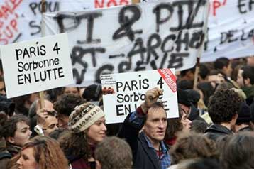 Κλειστή η Σορβόννη μετά από συμπλοκές με «φόντο» τις μεταρρυθμίσεις Σαρκοζί