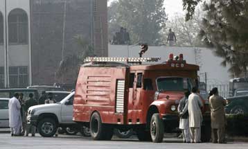 Δεκάδες νεκροί σε διπλή επίθεση αυτοκτονίας στο Ραουαλπίντι του Πακιστάν