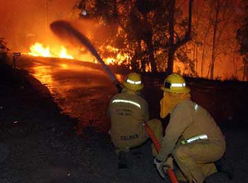 Μεγάλη πυρκαγιά στο Μαλιμπού κατέστρεψε δεκάδες σπίτια