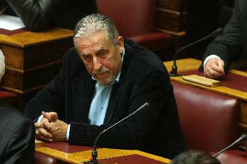 Αν προχωρήσουν οι αλλαγές στο ασφαλιστικό, θα παραιτηθώ, λέει ο Γ.Μανώλης