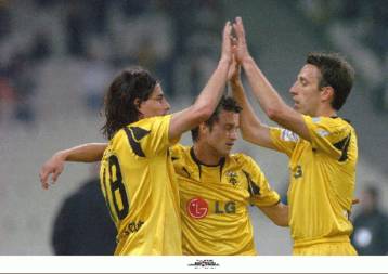 Όταν ο ΟΦΗ έμεινε με δέκα παίκτες, η ΑΕΚ έκανε άλμα για την κορυφή