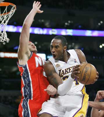 «Στοπ» στο εντός έδρας σερί των Πίστονς έβαλαν οι Τζαζ