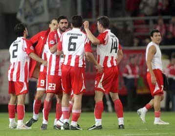 Με ώθηση από 8.000 οπαδούς του ο Ολυμπιακός στη Ρώμη