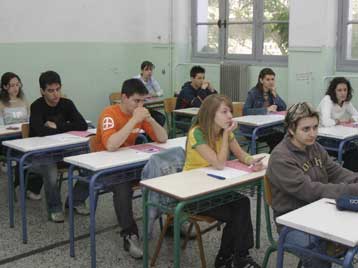 Παρατάνε το σχολείο 8.000 μαθητές κάθε χρόνο για οικονομικούς λόγους