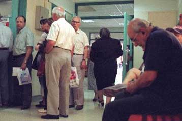 Για εγκατάλειψη ΟΑΕΕ εγκαλεί την κυβέρνηση το ΠΑΣΟΚ και ζητά «ξεκαθάρισμα προθέσεων»