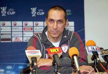 Σωστή ομαδική, αμυντική λειτουργία ζητά ο Δώνης από τους παίκτες του ενόψει Αλκμααρ