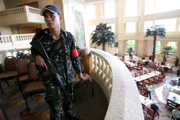 Έληξε η κατάληψη ξενοδοχείου στη Μανίλα από αντικαθεστωτικούς στρατιωτικούς