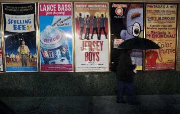 Πίσω στη δουλειά τους οι εργάτες των θεάτρων του Μπρόντγουεϊ