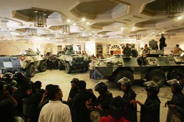 Απαγόρευση κυκλοφορίας επέβαλε στη Μανίλα η κυβέρνηση Αρόγιο