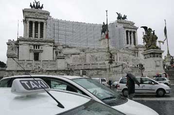 «Παραλύει» η Ιταλία με τη μεγαλύτερη απεργία της 25ετίας στα μέσα μεταφοράς