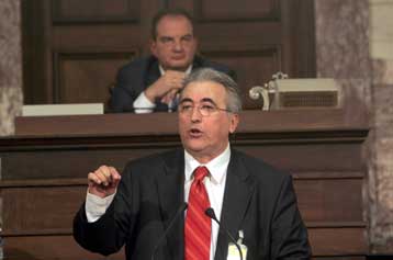 Oι χώρες της ΕΕ προστατεύουν τα βαρέα και ανθυγιεινά, τονίζει η ΓΣΕΕ