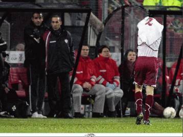 Επιπέδου Αγιαξ και Αϊντχόφεν είναι η ΑΕΛ σύμφωνα με τον Φαν Γκαάλ