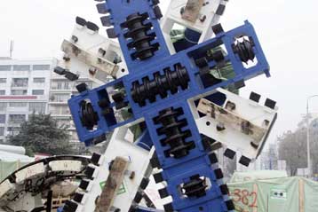 Έφτασε ο πρώτος μετροπόντικας για την κατασκευή του Μετρό Θεσσαλονίκης